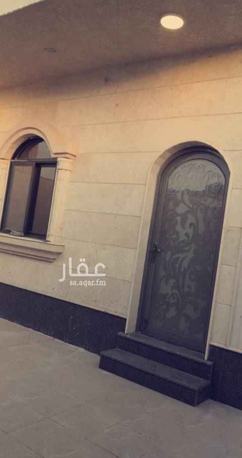 1682236 شقة للايجار جديده في الدور الأرضي تشطيب راقي في ضاحية الملك فهد بالدمام - الحي الثالث الخامس.. قريبه من بنده
الشقه مكونه من غرفتين نوم واحده ماستر وصاله ومطبخ ومقلط ومجلس رجال و ثلاث دورات مياه /تسليكات المكيفات سبلت وشباك وكذلك يوجد خزان مويه حلوه منفصل /مدخل وحوش مستقل واسع.
الدفع مقدم ٦ شهور