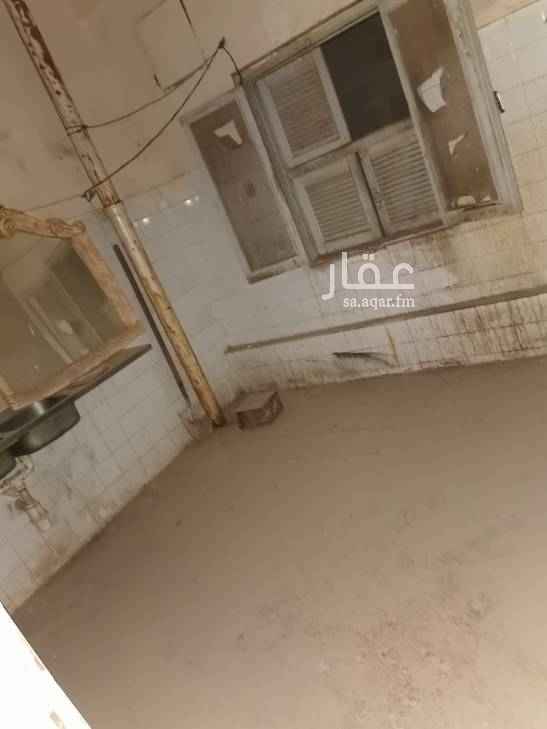 1642038 شقق وغرف للعزاب إيجار شهري.
غرفة بحمام مشترك، السعر ٦٠٠ ريال شهرياً.
غرفة بحمام خاص، السعر ٨٠٠ ريال شهرياً.
شقة مكونة من ٣ غرف وحمامين ومطبخ، السعر ١٦٠٠ شهرياً.
هناك إمكانية لترميم الغرف أو الشقق.
أو تقديم مدة مجانية وترمم بنفسك.
الموقع خلف ليلة زفافي.
مقابل مخبز ومركز الزامل.