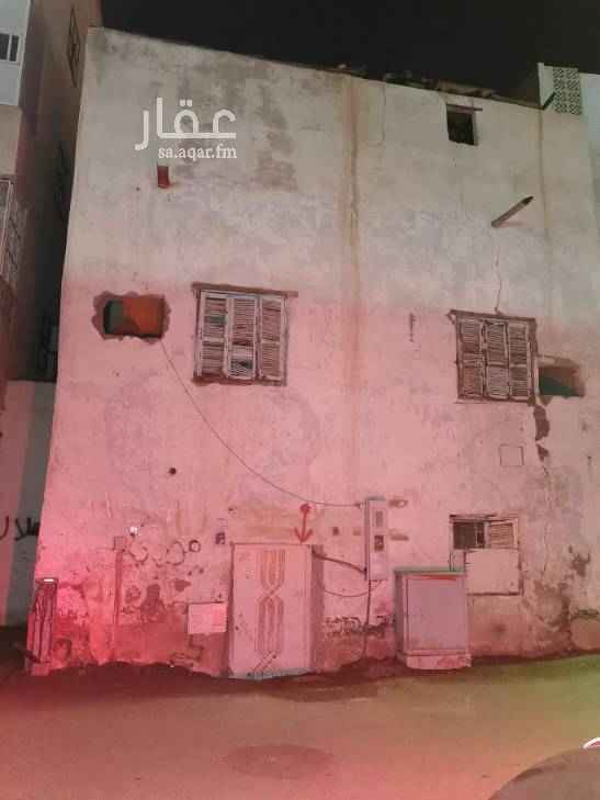 1642052 بيت شعبي مكون من دورين ٦ غرف و٣ حمامات ومطبخ.
للايجار السنوي أو الشهري.
عوائل أو عزاب.
بحي النصر بالمدينة المنورة.
