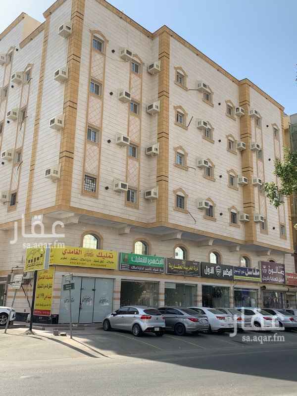 1744388 فرصه ذهبيه استثماريه عماره سكنيه تجاريه على شارعين .
جده حي الواحه . مكونه من 32 شقه و7 محلات
مؤجره بالكامل
745 م² المساحة
جنوب شرقي الواجهة
سكني أو تجاري الغرض
50 م عرض الشارع
30 الشقق
3 سنة عمر العقار
7 المحلات .
الدخل 800 ألف.
مطلوب 9 مليون 500