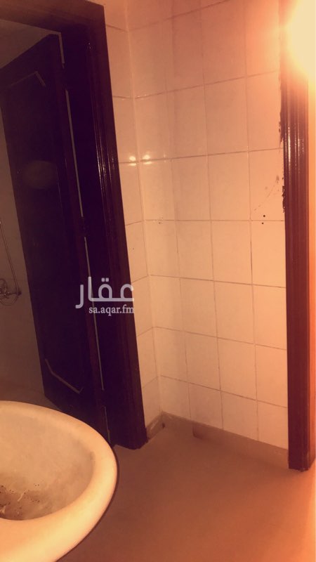 1509747 للايجار شقتين واحده في الدور الثاني والثانيه في السطح في حي العقيق قريب لطريق الملك فهد موقعها جداً ممتاز
الشقتين كله مجدده باقي المطابخ بتتركب والمكيفات اذا له رغبه نركب له مكيفات وبنسبه للسعر فيه ١٦ و ١٩