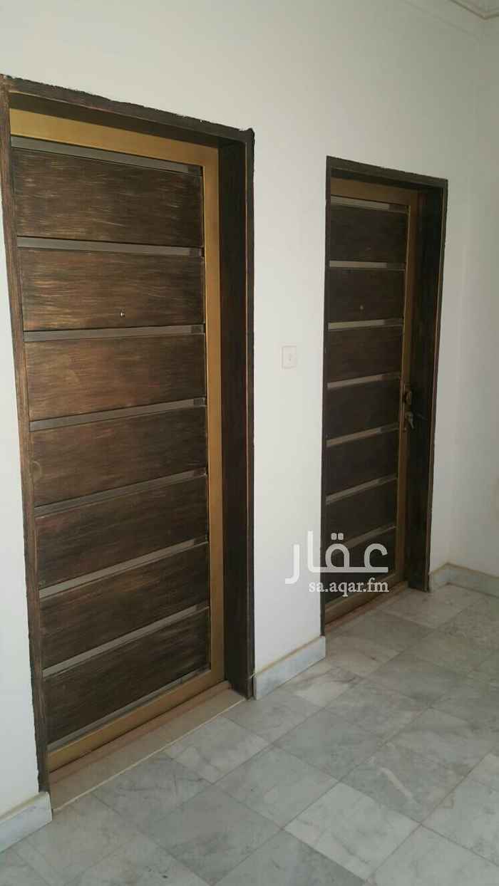 1701396 شقه في فيلا
المدخل الخارجي مشترك مع شقتين
الشقه بالسطح وجديده وتشطيبها طيب
الاجار سنوي او نص سنوي فقط
الاجار لعائلة صغيرة منعا للاحراج والازعاج
3 اشخاص كحد اقصى...