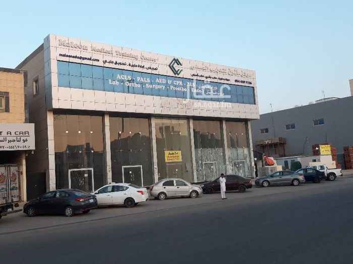 1644434 عمارة تجاريه علي شارع الصحابه حي إشبيلية
مساحة 1200 متر
دور أرضي معارض ميزانين
والدور الثاني مكاتب
المكاتب مؤجره علي مركز تدريب طبي بمبلغ 250الف
والدور الارضي المعارض عددها 5 مساحات كبيرة ممتازه غير مؤجره
العرض من المالك مباشره
السعر الموضح أعلاه ع شور والله الموفق