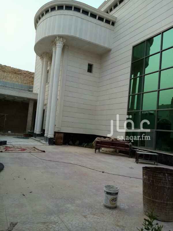 1688355 للبيع فيلا مساحة١٠٢٠ متر درج صاله مع شقتين
حي النرجس الكيلو السادس الغربي زاويه جنوبيه غربيه
شارع ٢٠ جنوبى و١٥ غربى
الفيلا تتكون من
الدور الارضي استقبال بالكامل يتكون من
ملحق خارجي ومجلس رجال ومقلط وصاله
ومجلس نساء ومدخل خاص بالنساء ومسبح
ومصعد وغرفه خادمه وغسيل وغرفة سائق
الدور الاول علوي يتكون من
٢ صاله +بوفية و٤ غرف نوم
منهم غرفه رئيسة بها جاكوزي
السطح غرفتين نوم
الشقق كل شقة
غرفتين نوم ومجلس وصاله
السعر 6مليون ريال