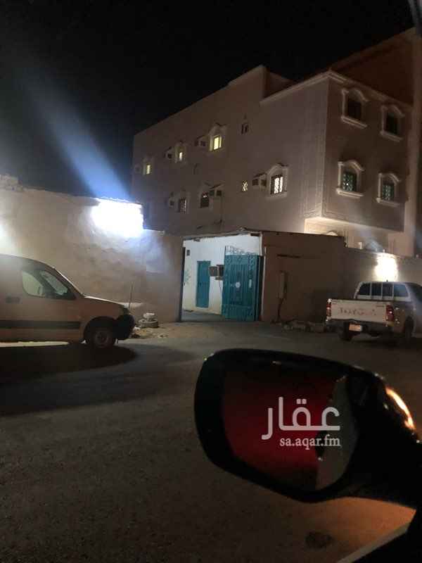 1647512 الموقع الخمرة مخطط ج جنوب محطة بن سريان 4ج رقم القطعة 121المساحة 500م واجهة شرقي قريبة من الطريق الدولي وكبري الخمرة الدائري يوجد حوش مسلح + خزان مسلح 11/3.5وعمق 3م مؤسس لعمارة +بيارة مسلح 4/3.5وعمق 3م مؤسس لعمارة +عدد 6غرف شعبي +عدد 3حمام + مطبخ +عداد 60امبير الموقع مؤجر حاليا بدخل 24000سنويا قابل للتفاوض للتواصل عبر الموقع -الواتس اب- اتصال ابومحمد
0562912997