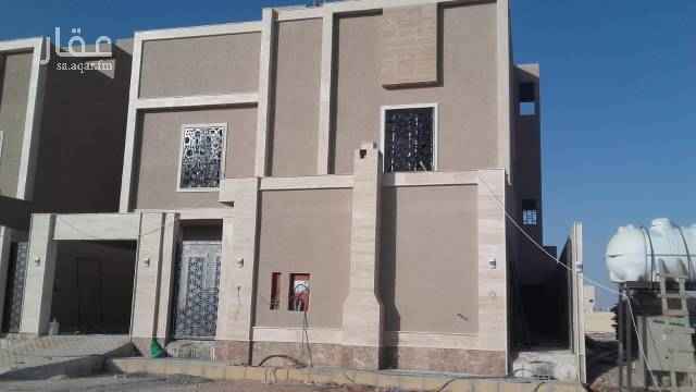 1715768 فيلا للبيع في الامانه جنوب 80غرب عبد العزيز المساحه 405متر درج صال مع شقتين شارع 20غربي شغل شخصي الفيلا عبار عن تخت استقبل كامل مع غرفه كبار سنه الدور الأول 3غرفه نوم
الشقق كل شقه 3غرف وا صال كل شقه مدخلين
ملحق خرجي غرفه سائق
سوم مليون 600
حد مليون 650
مباشر من المالك