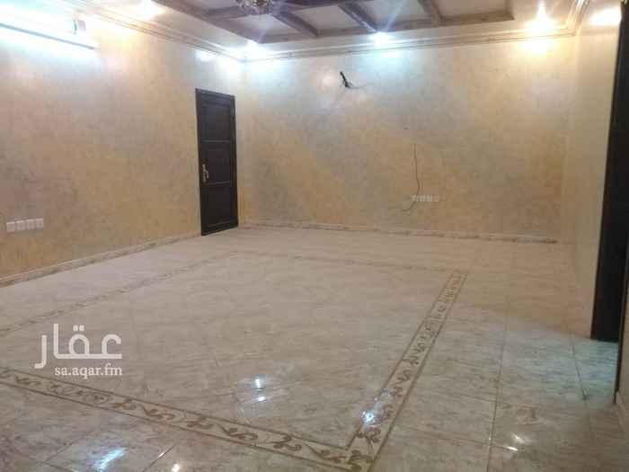 1700679 شقه مكونه من ٤غرفه و٣حمام ومدبخ وصاله وصطح خاص