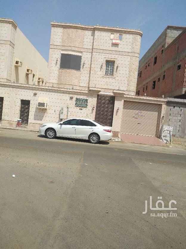 1751323 فله للايجار
ادورالارضي مجلس الرجال ومقلط ومجلس حريم وصاله ومطبخ و٣حمام
ادورالاول ٤غرف نوم وصاله و٣حمام ومدبخ
وسرفس
الملحق غرفه النوم وحمام
قريبه من الشارع العام