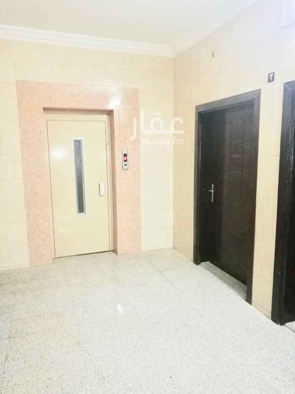 1690808 تقع الشقة بالحلقة الشرقية بالطائف
تمتاز الشقه بقرب الخدمات منها ولا يحتاج الى سياره ( سوبر ماركت ، مغسلة ، مطعم ، الخ....)
يوجد موقف للسياره
وايضا يوجد بالعماره مصعد
موقع الشقه يعتبر فالاحياء الواسعه بالطائف
للتواصل 0540005462 واتس او اتصال (( فقط ))