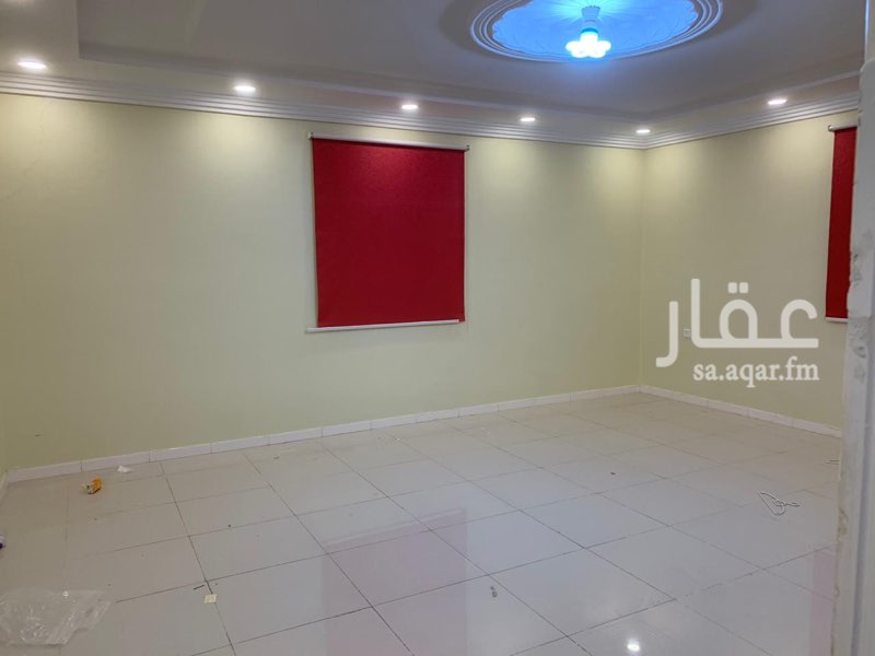 1704634 فيلا بدرج داخلي مصعد مكيفات سبليت واجهتين مدخلين.