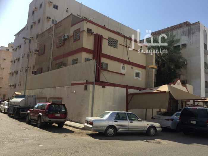 1585252 * * * فرصه استثماريه من المالك مباشرة * * *
بصك بحي الثغر في حي هادئ قريب من الجامعه
عماره بها ٦ شقق وفيلا مع حديقه و٤ مواقف مظلله للسيارات بواجهه شماليه شرقيه على ناصية الطريق قريبه جدا بدقائق مشي على الاقدام من جميع الخدمات ومسجد ومستوصف ومطاعم وجامعة الملك عبدالعزيز