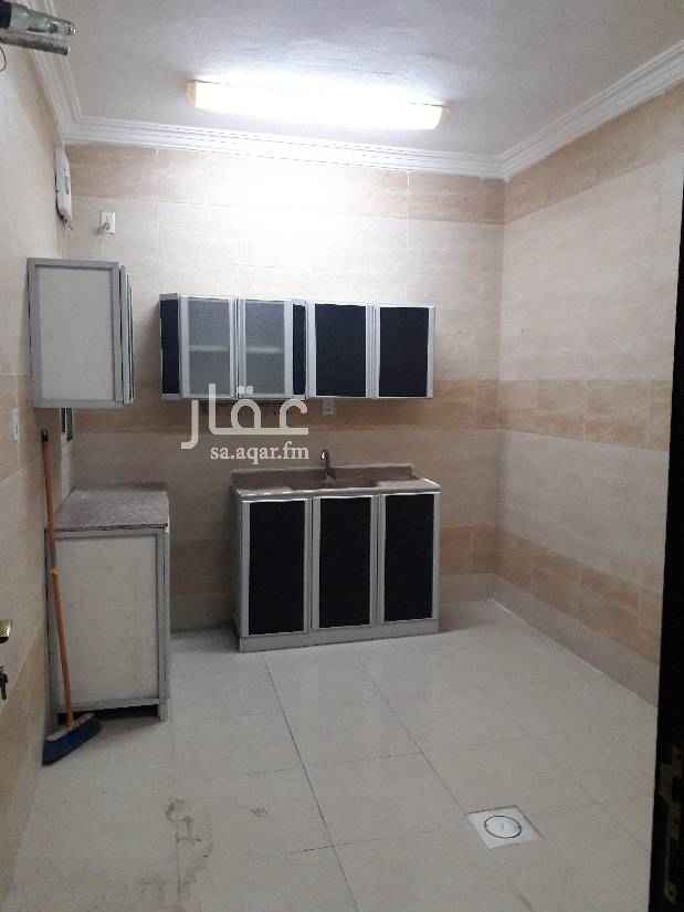 1582076 للايجار شقة عوائل ممتازة حى الصفا خلف دارين مول والتميمى
3 غرف وصالة ومطبخ وحمامين ارضى مع حوش
السعر 18 الف
0563329555