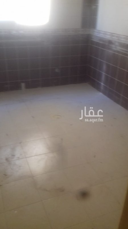 1401351 شقة عائلية في فيلا البوية نظيفة وخلاطات المطبخ والحمامات والشطافات جديدة