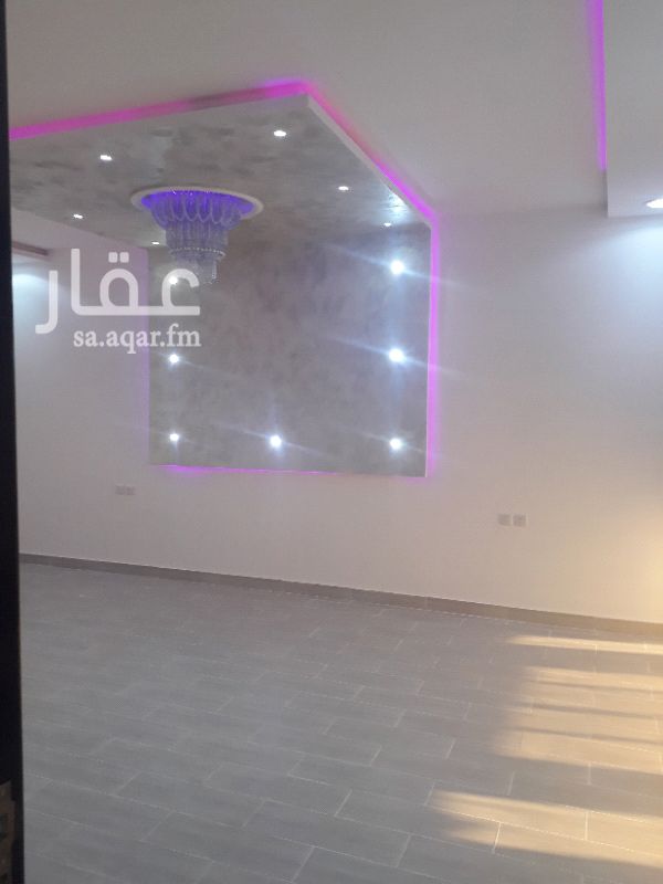 1297393 تحت مجلس مقلط مشب صاله مجلس حريم غرفه كبار سن مطبخ مع مستودع غرفه سائق (فوق ٤ غرفه نوم منهم ٣ غرف ماستر +غرفه خادمه مع السطح )الشقق عدد ٢ كل شقه ثلاث غرف وصاله ومطبخ ٢ حمام (يوجد حلول بنكيه وتسديد مديونية