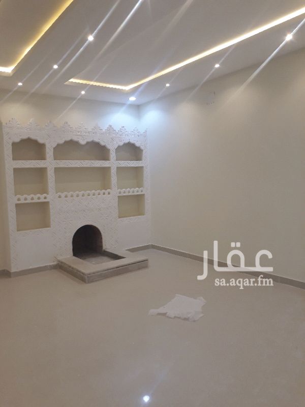 1346301 ٤غرفه نوم منهم ٢ماستر مجلس حريم صاله مطبخ ٣حمام مجلس مقلط مشب حوش كبير ملحق خلفي مع حمام غرفه سائق شارع ٣٠ جنوبي جديد كارت