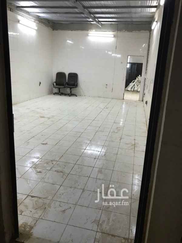 1558689 مستودع للايجار بالاضافة لأربع غرف نوم ودورة مياة ومطبخ للايجار الموقع حي النظيم شارع الخمسين
لمن لديه الرغبة الرجاء التواصل على الرقم 0563434999