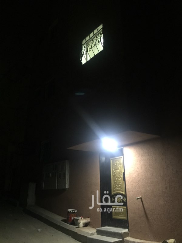 1701040 عماره جديده للايجار عزاب مكونه من (5) شقق كل شقه من 2 غرفه 2 حمام ومطبخ الموقع حي ام سليم التوصل 0112863304 مع الصالح للعقارات من 4 عصرآ الى 9.30 مساء ماعد يوم الجمعه اجازه