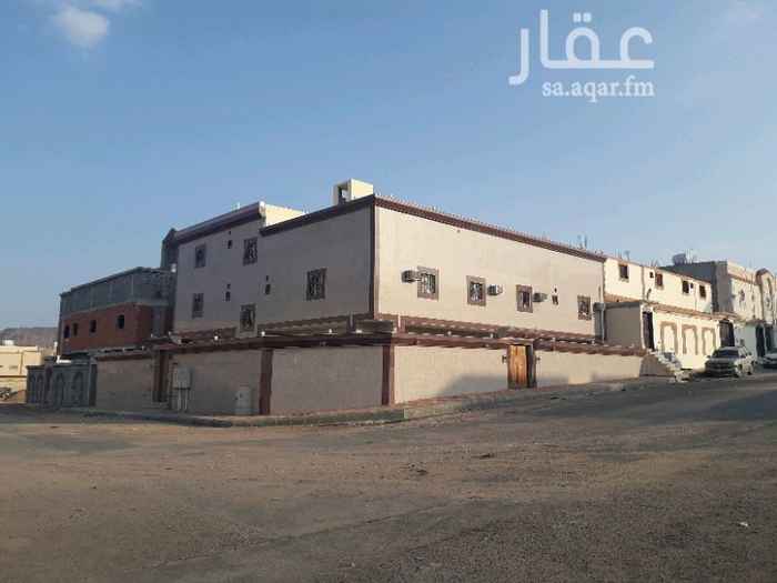 1295849 عمارة للبيع بالسلام
العمارة مساحتها 630
العمارة على شارعين شارع شمال 18
وشارع غربا 18
عباره عن 5 شقق
كل شقة لها مدخلين مدخل رجال ومدخل نساء
كل شقة تتكون من اربع غرف وصاله ومطبخ وثلاث دورات مياة
كل شقة لها خزان ارضي خاص ولها خزان علوي خاص ولها عداد كهرب خاص (كل شقة منعزلة عن الاخرى )
كل الشقق كامل الغرف والممرات جبس نازل وديكورات حديثه
وتم تأسيس مصعد للعمارة
العمارة على واجهتين
كل الواجهات رخام
حادها راعيها بمليون و٨٠٠