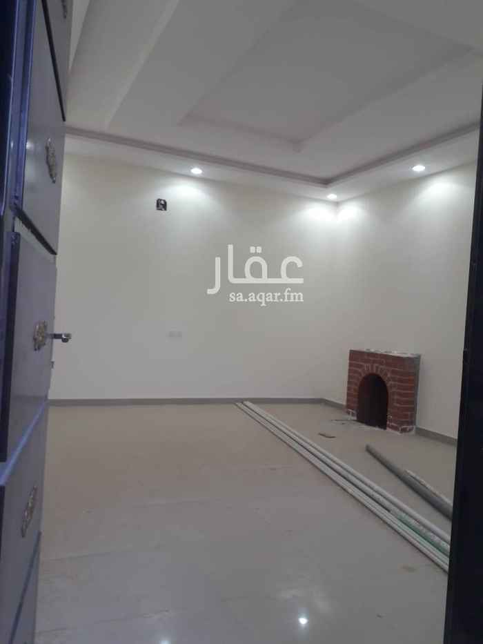 1695415 دور ارضي جديد للايجار يتكون من مدخل سيارة وحوش ومشب مجلس ومقلط وصالةومطبخ مجلس نسا و٣ غرف نوم منها غرفه ماستر
الموقع آخر شارع الطايف