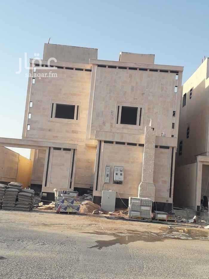 1705269 فيلا للبيع مساحة ٣١٢متر تتكون من دور درج صاله وشقتين
واجهه جنوبيه عرض الشارع ٢٠