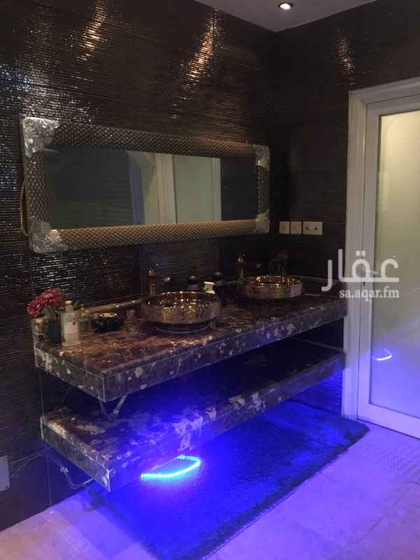 1445112 ١/ شقة ارضية مشطبة تشطيب ممتاز فاخر جدا جدا
٢/ مدخل مستقل معا قراج
٣/ صالة مفتوحة بشباك كبير بإطلالة على الحوش
٤/ يوجد فيها غرفتين نوم معا غرفة ملابس لكل غرفة ويوجد ايضا غرفة نوم ثالثة صغيرة
٥/ مقلط حريم تعتبر غرفة رابعة تتميز بمدخل من الحوش ومدخل من داخل الصالة
٦/ مجلس مستقل معا دورات المياه
٧/ غرفة خارجية تعتبر خامسة تستخدم لغرفة لخادمة او مستودع
٨/ مطبخ + غرفة غسيل
٩/ مجموعة دورات المياه ٣ دورات