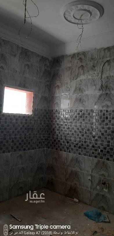 1648602 العمارة جديدة وتشطيب فاخر بها شقتين كبيرةكل شقة اربع غرف مجلس ومقلط وصالة ومجلس نساء وغرفة نوم و٢ دورات مياه على اعلى مواصفات التشطيب .المطلوب ٦ اشهر مقدم عقد الكتروني علما بان الشهري ١٧٠٠ ريال . الاولوية للعرسان