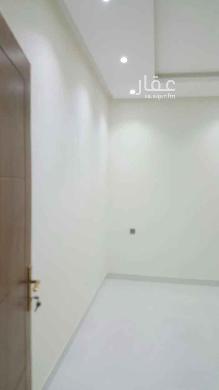 1686736 شقة عوائل للايجار بحى العقيق
3 غرف وصاله مطبخ ومكيف راكب