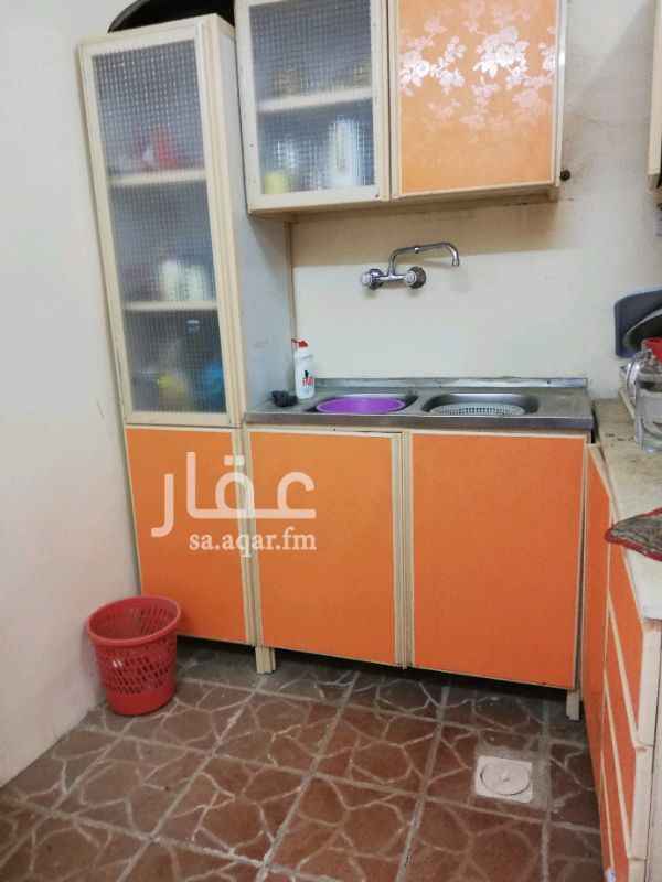 1281319 استراحة للايجار الشهري بالنوارية مخطط السنوسية
غرفتين وصالة ومطبخ وحمامين ودكة كبيرة
١٥٠٠ ريال بالشهر