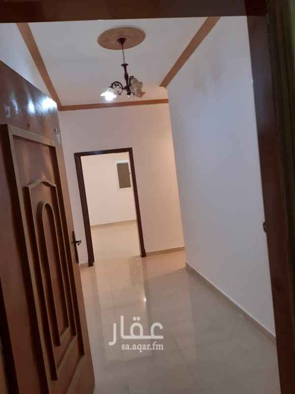 1646027 ثلاث غرف وصالة ومطبخ وحمامين في عمارة سكنية ..
مشاءالله الشقة واسعة و جدا نظيفة مجدده بالكامل
العمارة جداً هادئة والسكان محترمين العمارة يوجد بها مصعد وحارس
رقم الحارس:
0545276983