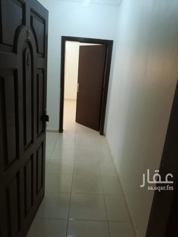1763757 شقة من ثلاث غرف وصالة دورتين مياة مجددة
الغرف واسعة وشرحه الشقة كبيرة مساحتها ١٣٧ متر
المياه والصرف الصحي على صاحب العمارة
العمارة جداً نظيفة ويوجد بها حارس
رقم الحارس
0545276983