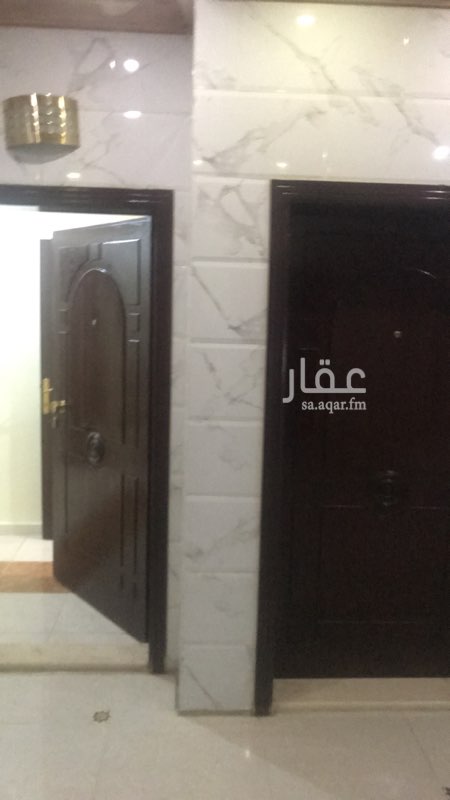 1575743 شقه 5 غرف 3 دورات مياه مستودع الدور الاول مدخلين الدفع ممكن شهري الاجاويد 1 العداد مستقل الماء مشروع