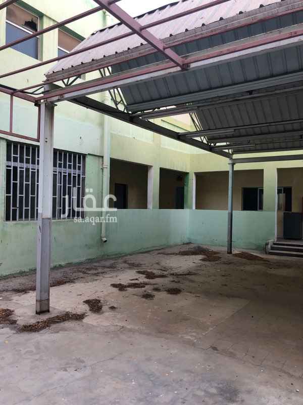 1756570 تصلح مدرسه او مبني شركه واو سكنعمال فيها عشرين غرفه و٦حماماتوحوش كبير