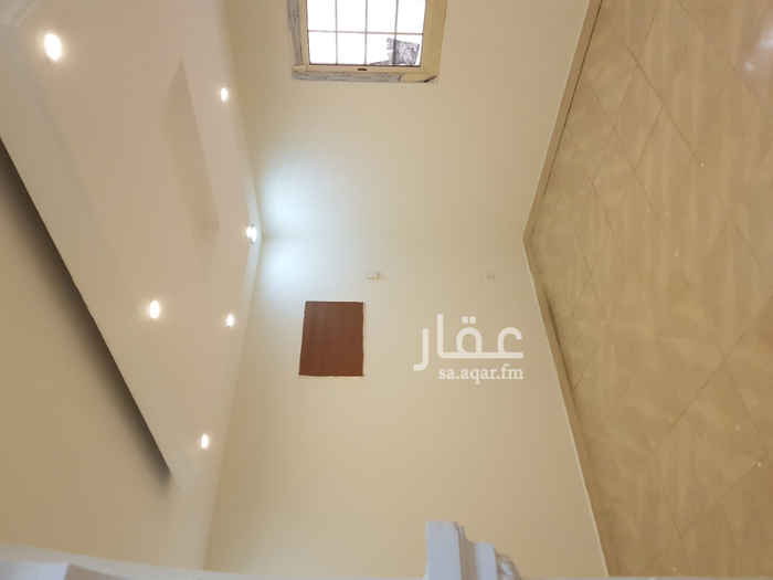 1585116 شقة 4 غرف وصالة و 3 دورات مياه دور ارضي الشقة مجددة مدخلين عداد كهرباء مستقل الموقع في الشافعي بجوار مجمع مدارس البنات
الماء والصرف مجانا
