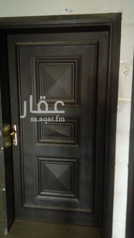 1299086 شقه عزاب مكونه من صاله صغيره وغرفه وحمام وبها مكيف اسبلت وسخان جديد واول ساكن وبحي ظهره لبن شارع النعيريه