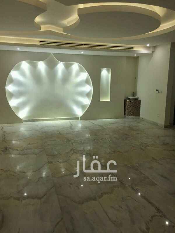 1296374 660متر. فيلا درج صالة مع 4شقق في الياسمين مربع 17 شارع 18شمالي الفيلا بناء شخصي مستخدمة سنتين البيع لظروف خاصة. الارضي مجلس ومقلط وصالة ومجلس نساء ومدخل سيارة وغرفة سواق و تكيف مركزي العلوي 6غرف نوم وصالة واوفس السطح غرفة شغالة الشقق كل شقة 4غرف وصالة ومطبخ و شقة بالسطح 3غرف وصالة ومطبخ. يوجد مصعد مع الشقق. . ملحوظة الفيلا فاضية. سوم 3000000. مباشر