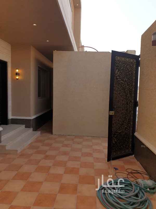 1753441 فله دور ونص الدور الارضي مجلس وصالة ومقلط ومجلس نساء وغرفة كبار سن ومطبخ ودورتين مياه وغرفة سائق بدورة مياه وغرفة خادمه بدورة مياه ومنطقة غسيل ملابس الدور الاول غرفة ماستر بدورة مياه وغرفة ماستر صغيره بدورة مياه وصالة راكب عليها مكيفات اسبلت مخفي جميع الفله
وراكب مطبخ يوجد مدخل سياره عمر العقار سنه وشوي الموقع كما هو موضح في الاعلان شمال الملك سلمان النرجس الكيلو الرابع قبل مخرج ابو بكر بتجاه الرياض لتواصل واتساب ٠٥٦٤٢٨٨٨٢٤ والاتصال على الرقم الضاهر في الاعلان