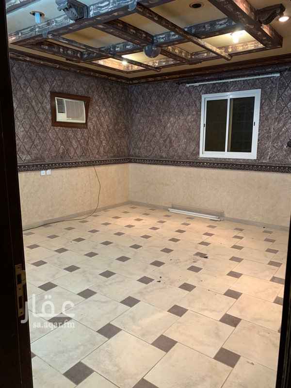 1554550 للايجار شقه بالدور الاول
مجلس + صالة + غرفتين نوم + حمامين + مطبخ
المطبخ راكب__ مكيفات راكبه