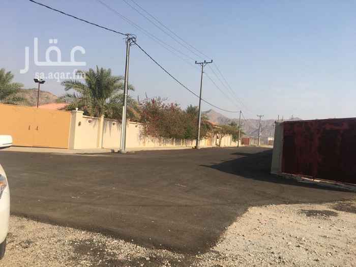 1745834 السلام عليكم
حوش مساحه 1000 مكون من قطعتين
على شارعين كل شارع 12
يوجد غرفه
يوجد عداد كهرباء 50 نظام جديد
الصك على الشهود في المحكمه
مطلوب 200 ألف قابل للتفاوض
