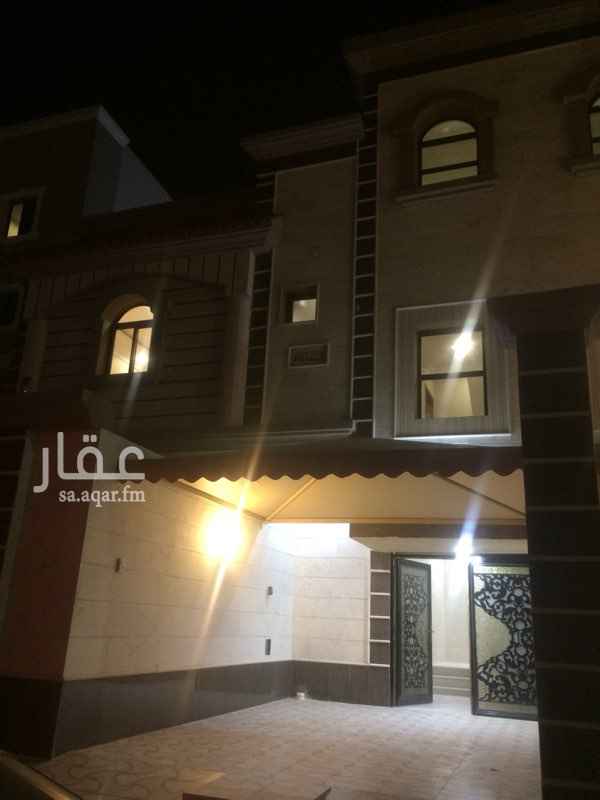 1254641 للبيع شقه دبلكس دورين اتجاه شرقي يتكون من ؛
٦غرف نوم ومجلس رجال ومقلط ومطبخ و5دورات مياه مدخل خاص لكل شقه ضمانات سباكه وكهرباء ٢٠ سنه