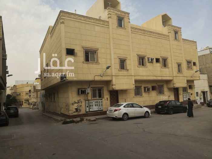 1391899 عماره سكنية تتكون من ثلاث ادوار كل دور به اربع شقق كل شقه بها ثلاث غرف وحمامين ومطبخ
