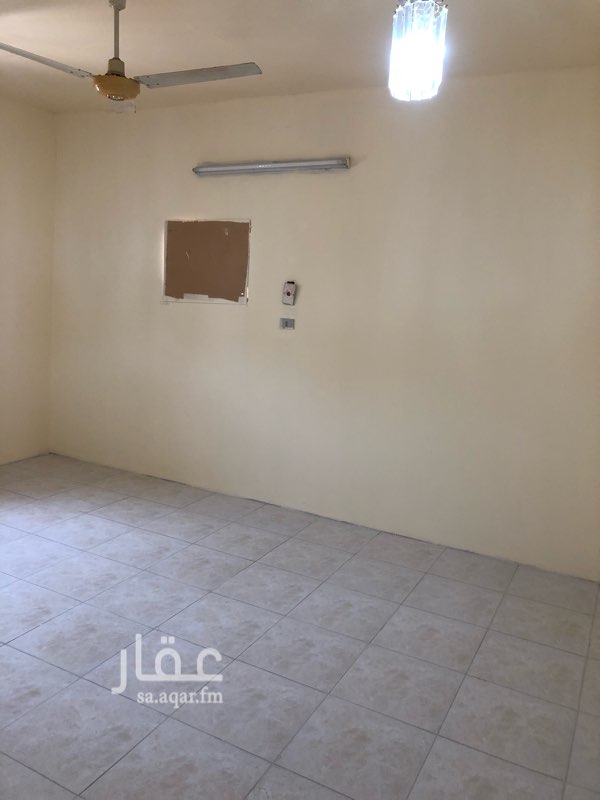 1571798 بيت شعبي في حي بريمان
مكون من غرفتين نوم
ومطبخ وصالة ومجلس نساء
ومجلس رجال
وثنتين دوراة مياة
وحوشين كبار
ومدخلين
وعداد ٦٠انبير
وعلليه وثيقة