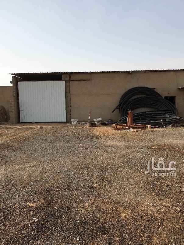 1534297 سكن عمال ومستودع ومواقف سيارات
عدد الغرف ٣٥ غرفه
دورات مياه ١٥
مستودع مغطى مساحة ٢٠٠ م
مواقف للسيارات الكبيره
السكن مقسم لاكثر من قسم ( مناسب لتقسيم العمال حسب جنسيتهم )
٤ طبلونات كهرباء
٤ خزانات ماء
يوجد بئر غطاس في الموقع
مسجد
بوابات متعددة على اكثر من شارع