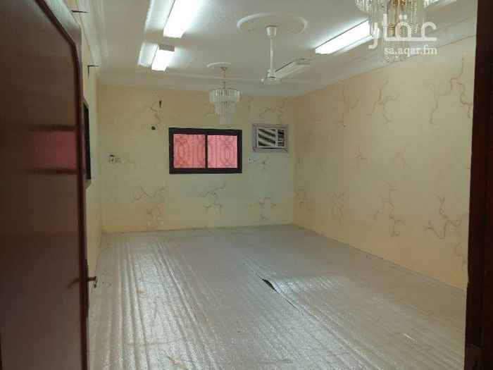1633968 دور ارضي للايجار على دفعتين عداد كهرباء مستقل مدخل سيارة قريب من جميع الخدمات تفاصيله كالآتي
مجلس 4*7
مقلط تقريباً 4*6
مجلس نساء 4*5
و ثلاث غرف نوم 4*5
مطبخ تقريباً 4*6
مشب تقريباً 4*3
و مستودع خارجي و موقف سيارتين