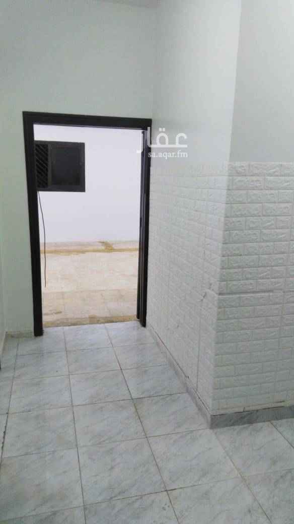 1668091 شقة للإيجار على شارع بحر العرب واجهتها شرقية على الشارع دور ثاني عداد كهرباء مستقل مجلس و غرفتين نوم وصالة ومطبخ و دورتين مياه مدخل واحد الشقة غرفها وااسعة جدا و يوجد فيها مطبخ راكب و شرحة جدا مجددة بالكامل
المياه 500 ريال
إمكانية الدفع الشهري