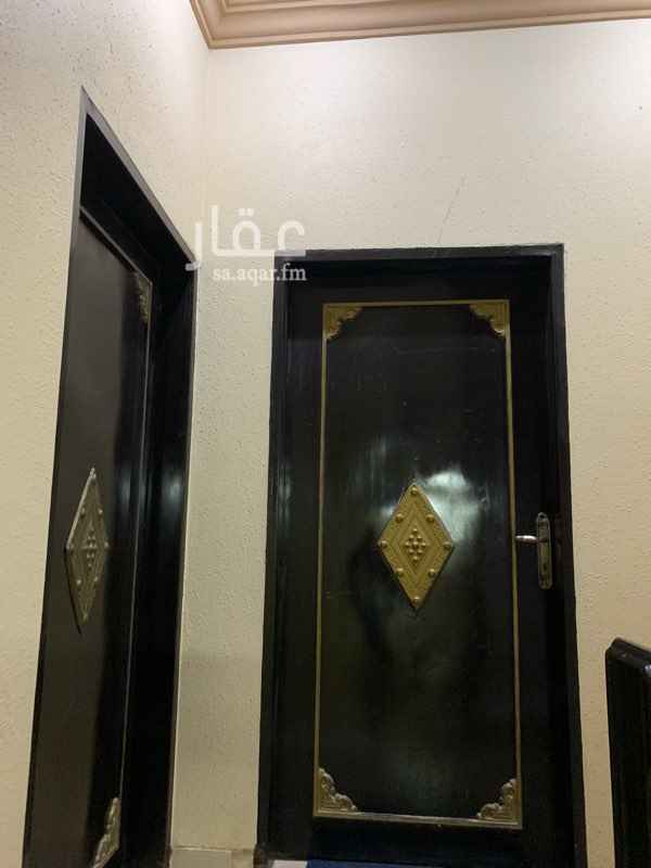 1633454 شقه للايجار بموقع مميز بحي اليرموك عدد 2 مدخل لشقه
مجلس رجال ومقلط +مجلس نساء +مستودع +مطبخ راكب مع مكيفه +صاله+اثنين غرف نوم وحده ماستر مع دورة المياه+3 دورات مياه
جميع الخدمات قريب منه شبه ملاصق لطريق الدمام