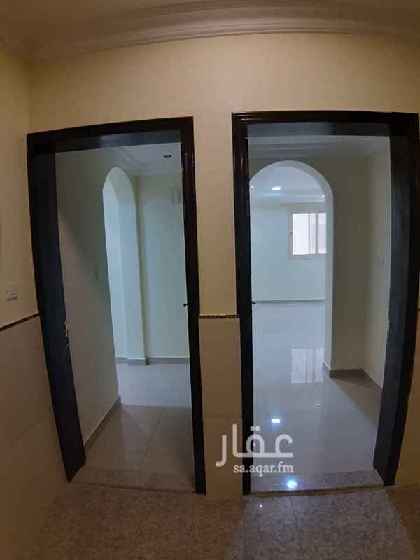 1587019 شقه في الدور الثالث
٢غرفة نوم - مجلس - مقلط -صاله - ٢دورة مياه - مطبخ راكب