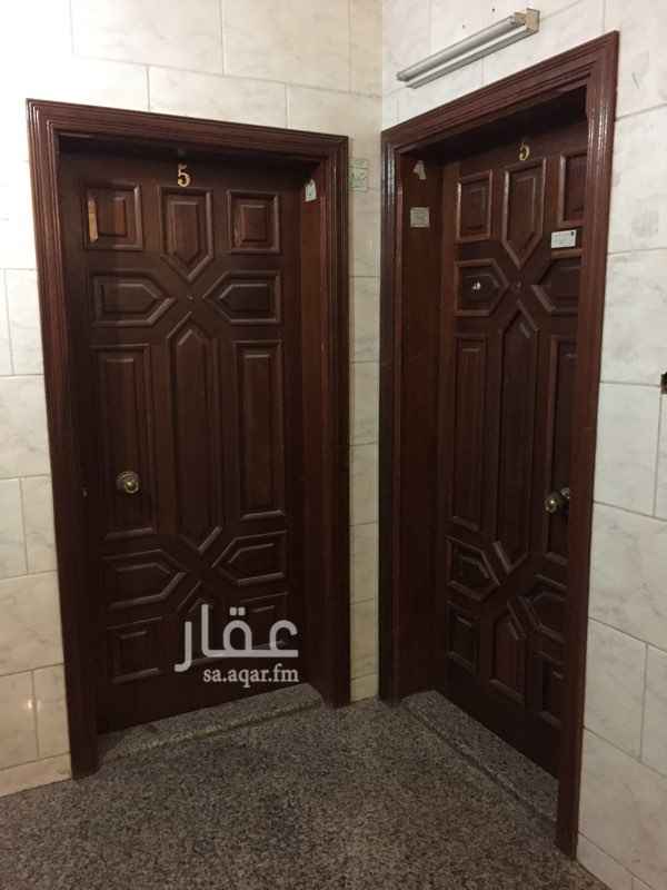 1296352 شقه للايجار مدخلين مجدده دهانات وكهرباء ومواد صحيه قريبة جداً من الخدمات اماميه مطله