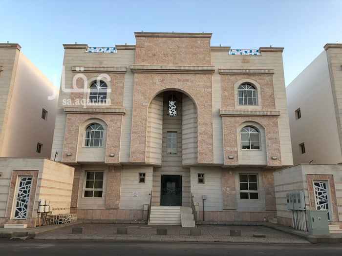 1492791 - عمارة مكونة من ٦ شقق لكل شقة خزان علوي وارضي مستقل.
- شقق الدور الارضي لها مدخل خارجي خاص وحوش بمساحة ١٠٠م.
يوجد غرف للسائقين.
- لكل شقة موقف خارجي خاص.
- تشطيب فاخر.
- يوجد ضمان شامل لمدة سنتين وضمانات اخرى طويلة حسب الموردين.