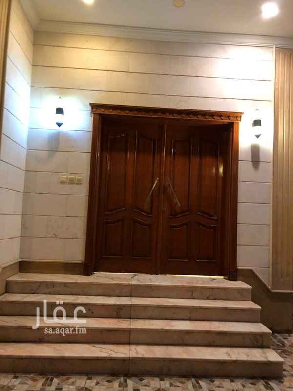 1585498 تتكون الارضي من ثلاثه صوالين وحمامين ومطبخ الدور الثاني اربع غرف نوم ماستر مع صاله وسيرفس الملحق غرف شغاله مع حمامها وصاله وغرف غسيل وجنينه ملاحظه الموقع غير دقيق للمعاينه اتصل نحدد موعد