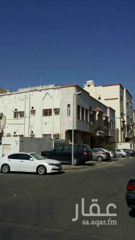1300443 عماره في حي الربوه
دورين وملحق 4شقه من5غرف
وملحق للبيع ج0535285286